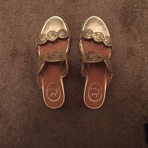 Jack Rogers Size 8 Gold Wedges